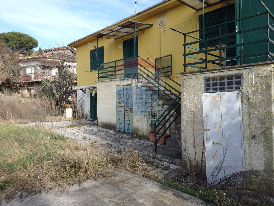 Villa CASTEL MADAMA vendita    RE/MAX Opzione Casa