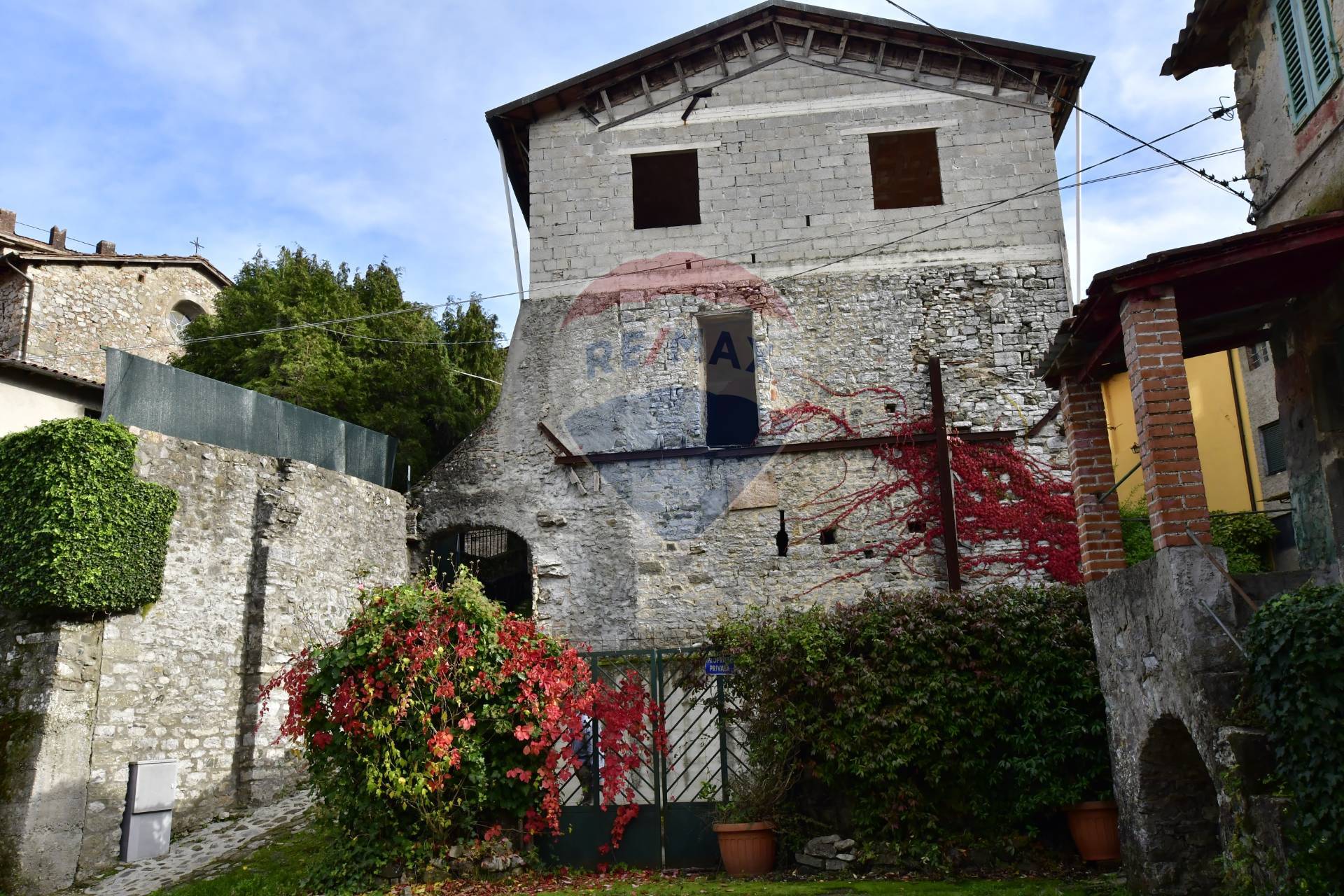  borgo a mozzano vendita quart: san romano re/max domus consulting