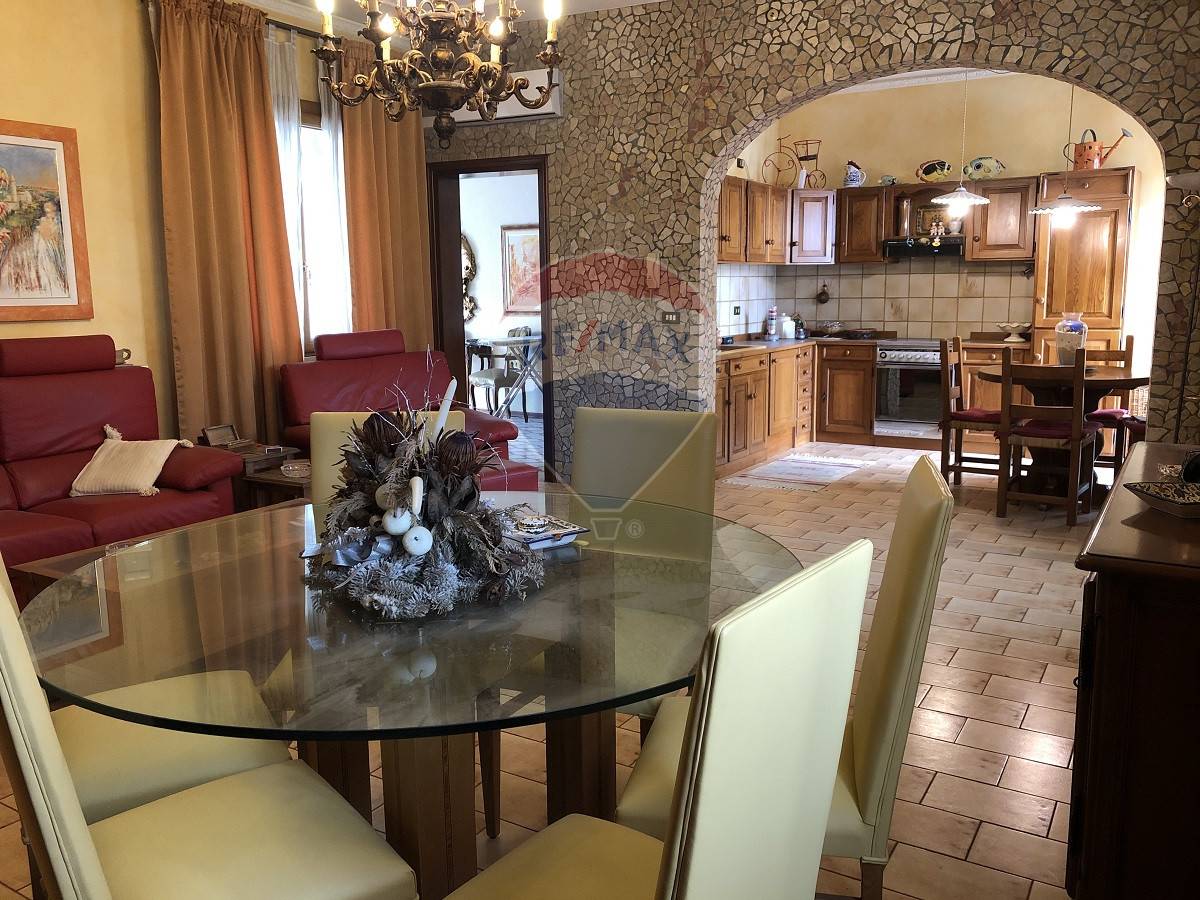 Stabile intero - Palazzo CEREA vendita    RE/MAX Top Elegance 2