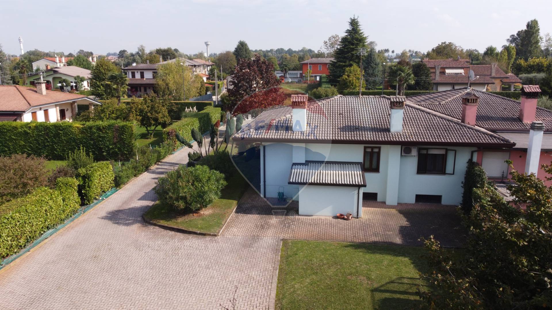 Villa Bifamiliare ARZERGRANDE vendita    RE/MAX Sunbeam