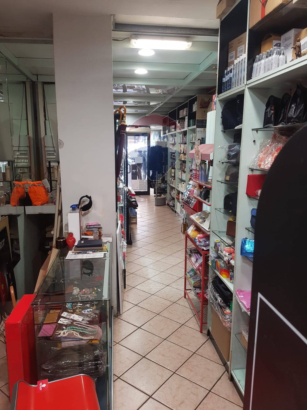 Negozio - Loc.Com. ROMA affitto    RE/MAX Titanus