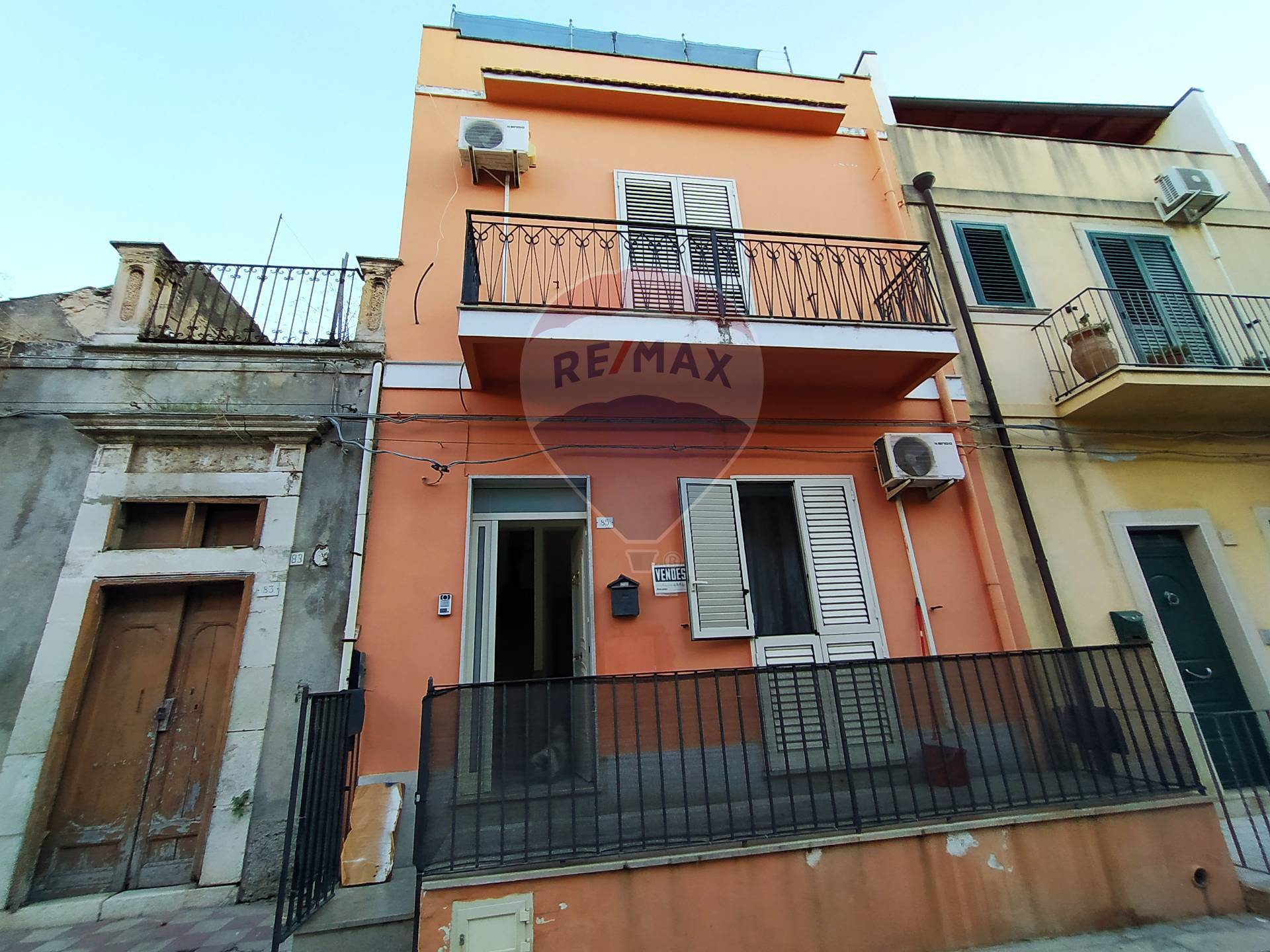  pozzallo vendita quart:  re/max prima classe