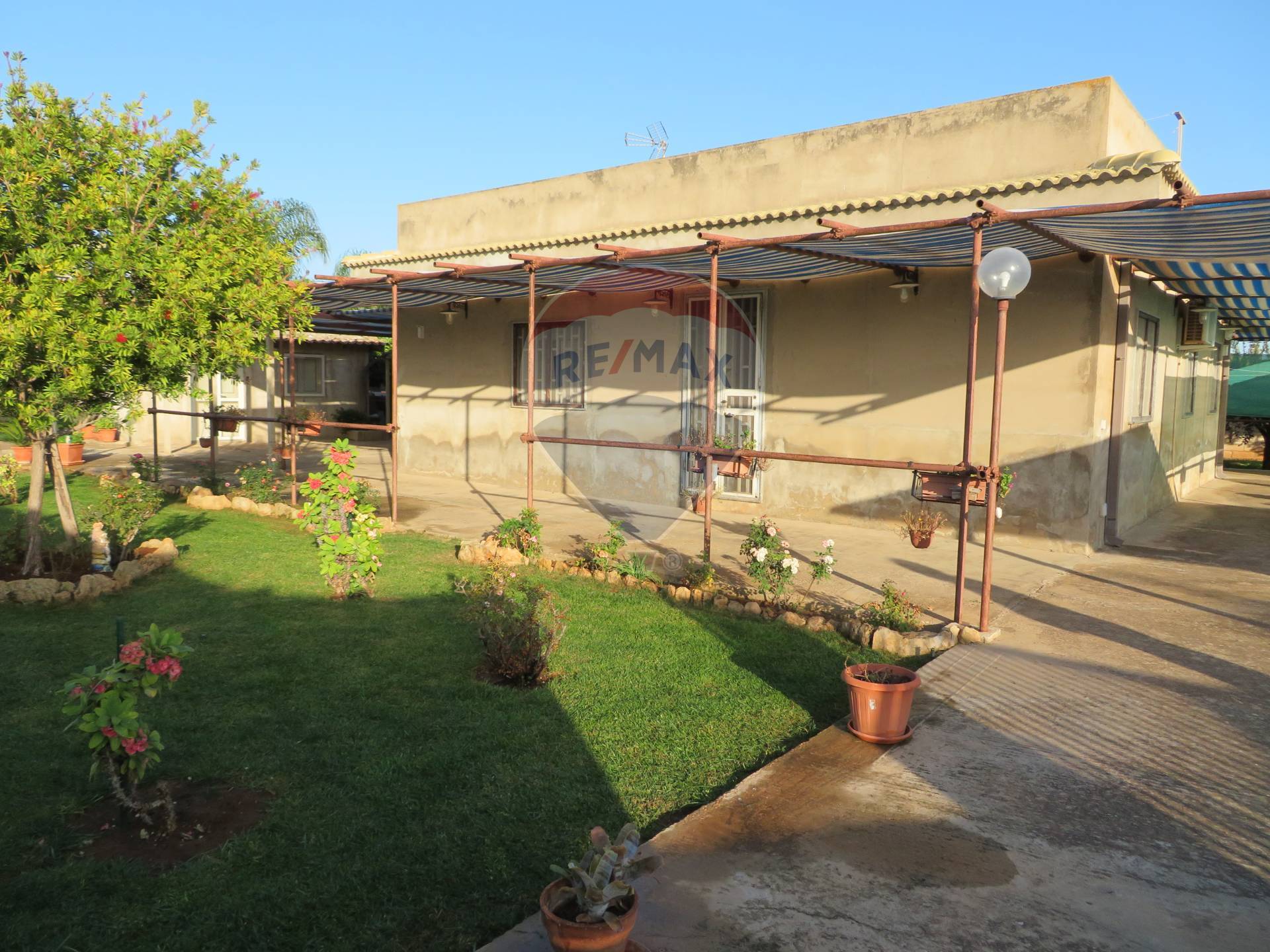 Villa SANTA CROCE CAMERINA vendita    RE/MAX Prima Classe
