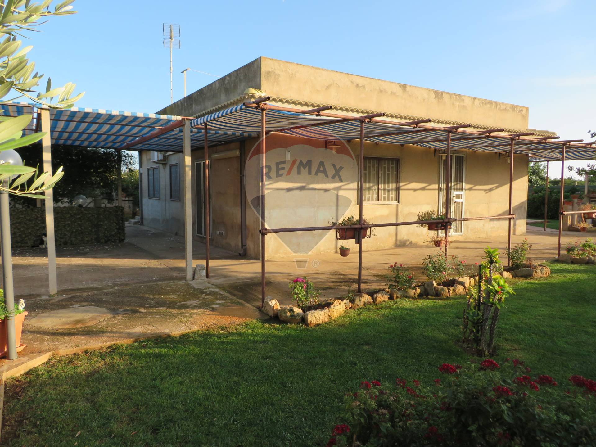 Villa SANTA CROCE CAMERINA vendita    RE/MAX Prima Classe