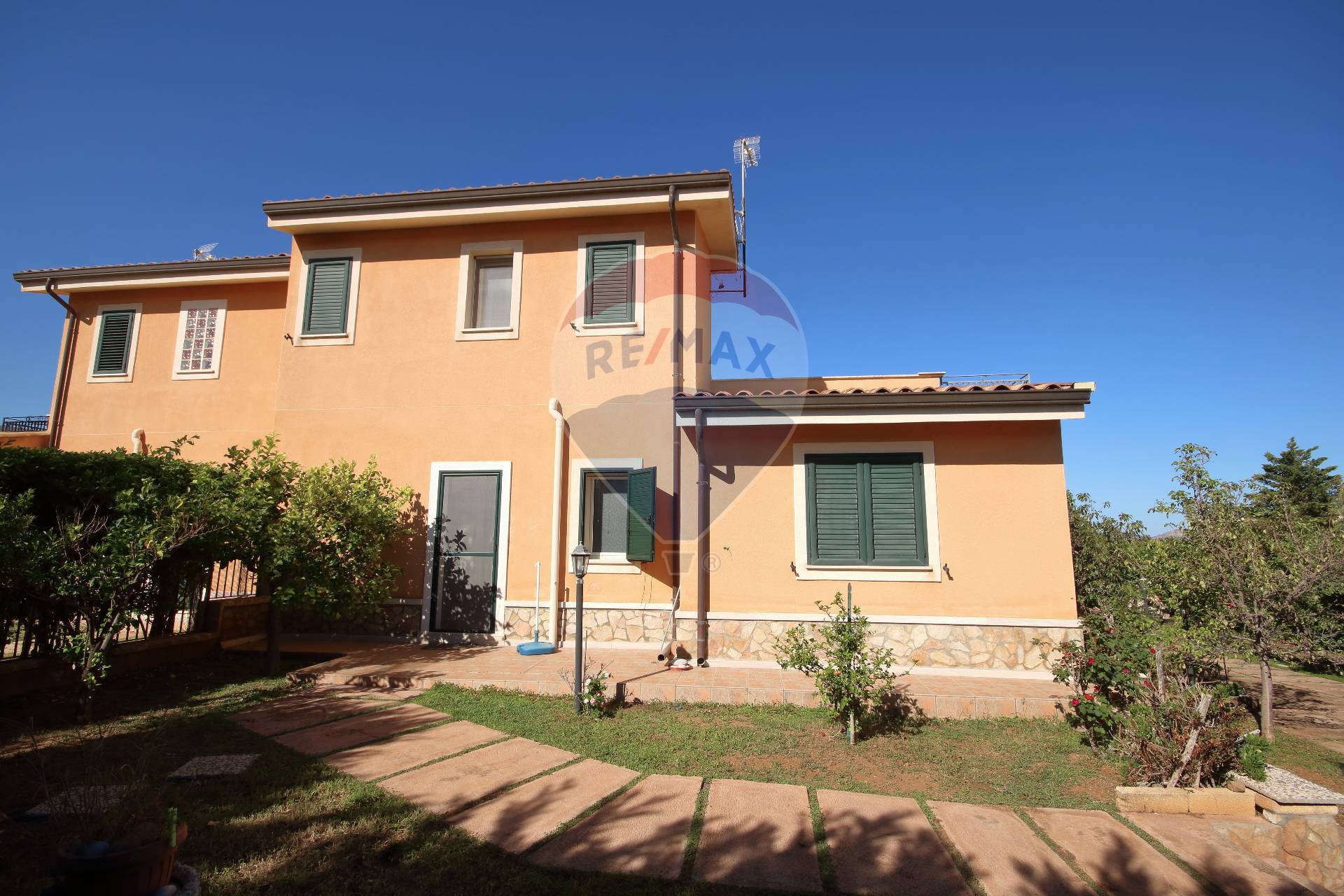 Villa ALTAVILLA MILICIA vendita    RE/MAX Master Home