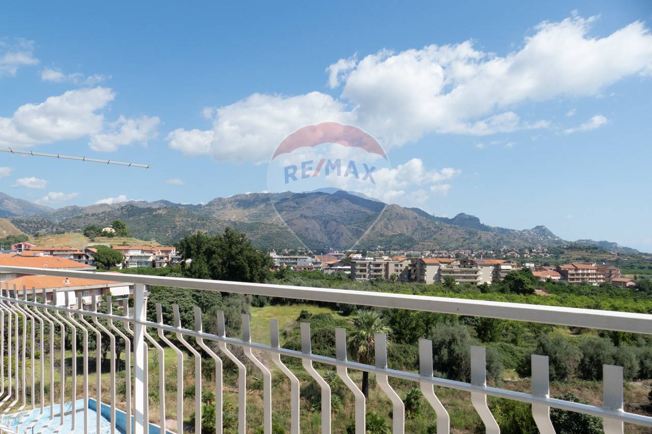  calatabiano vendita quart:  re/max crea casa