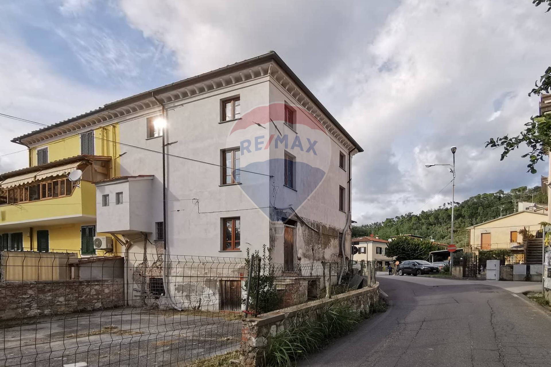 Villa Bifamiliare MASSAROSA vendita  Quiesa  RE/MAX Quality House