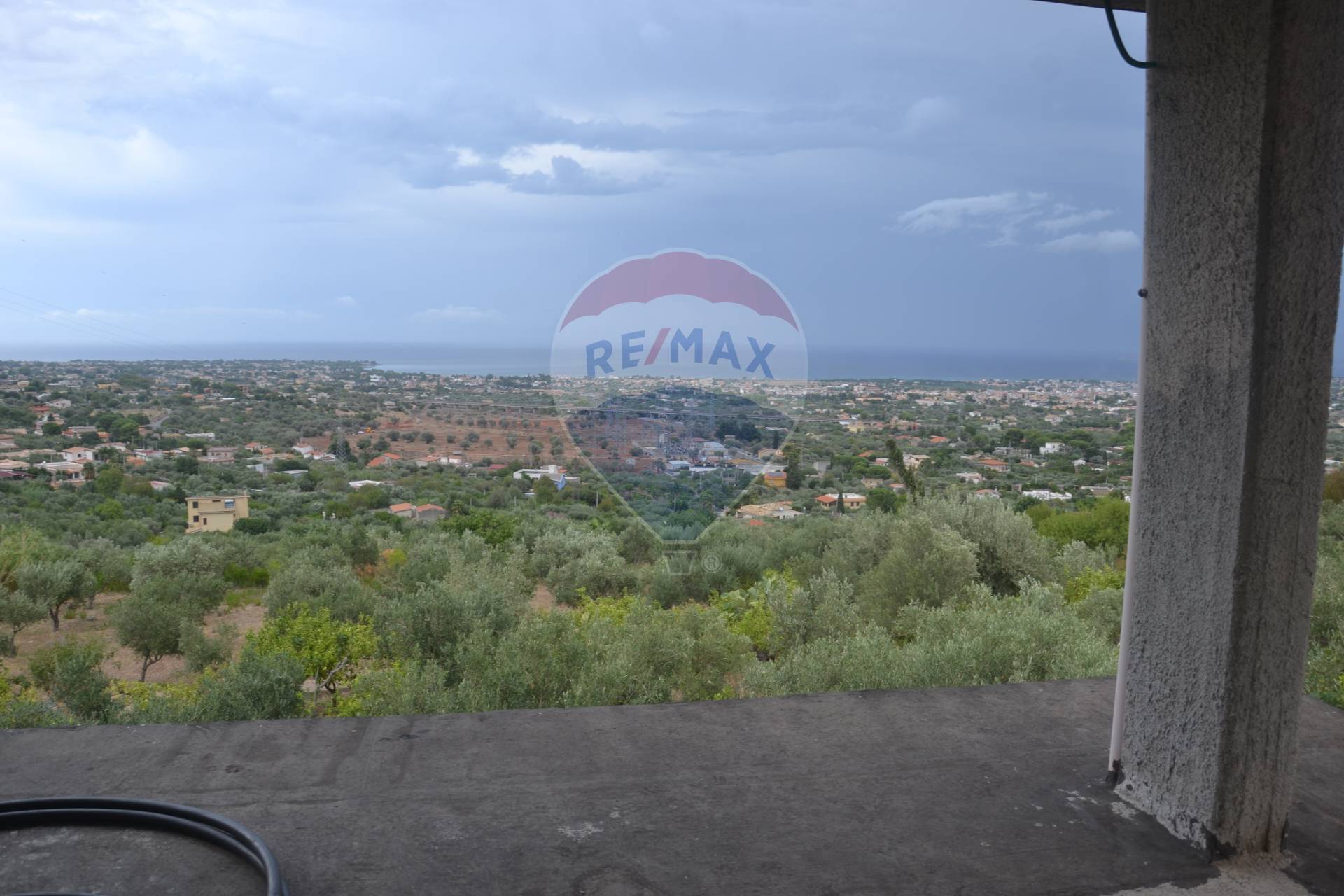  carini vendita quart:  re/max hunters