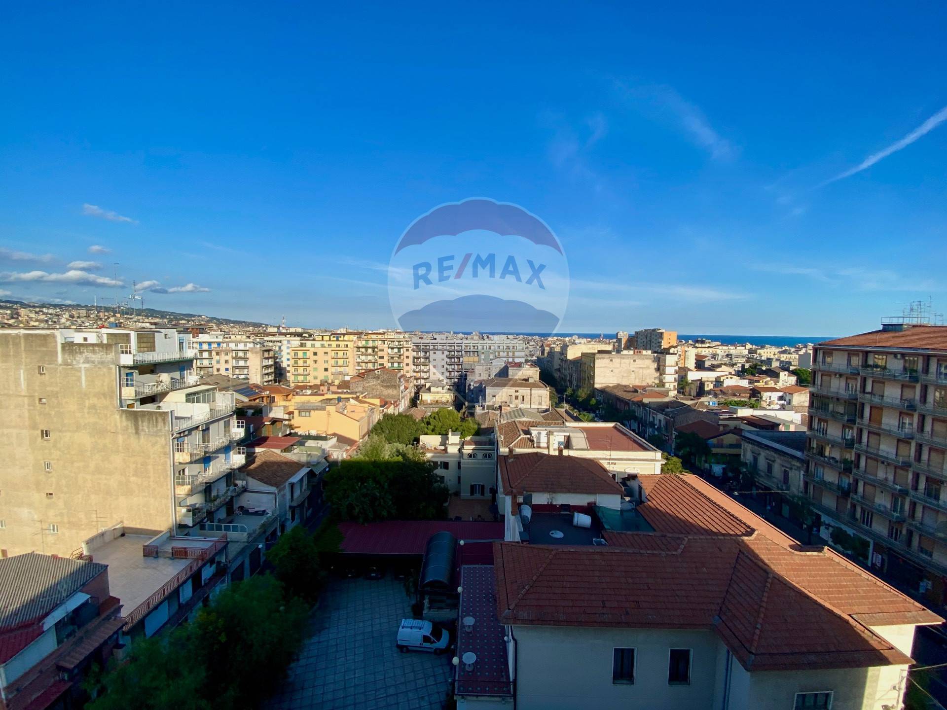  catania vendita quart: viale rapisardi re-max-realizza