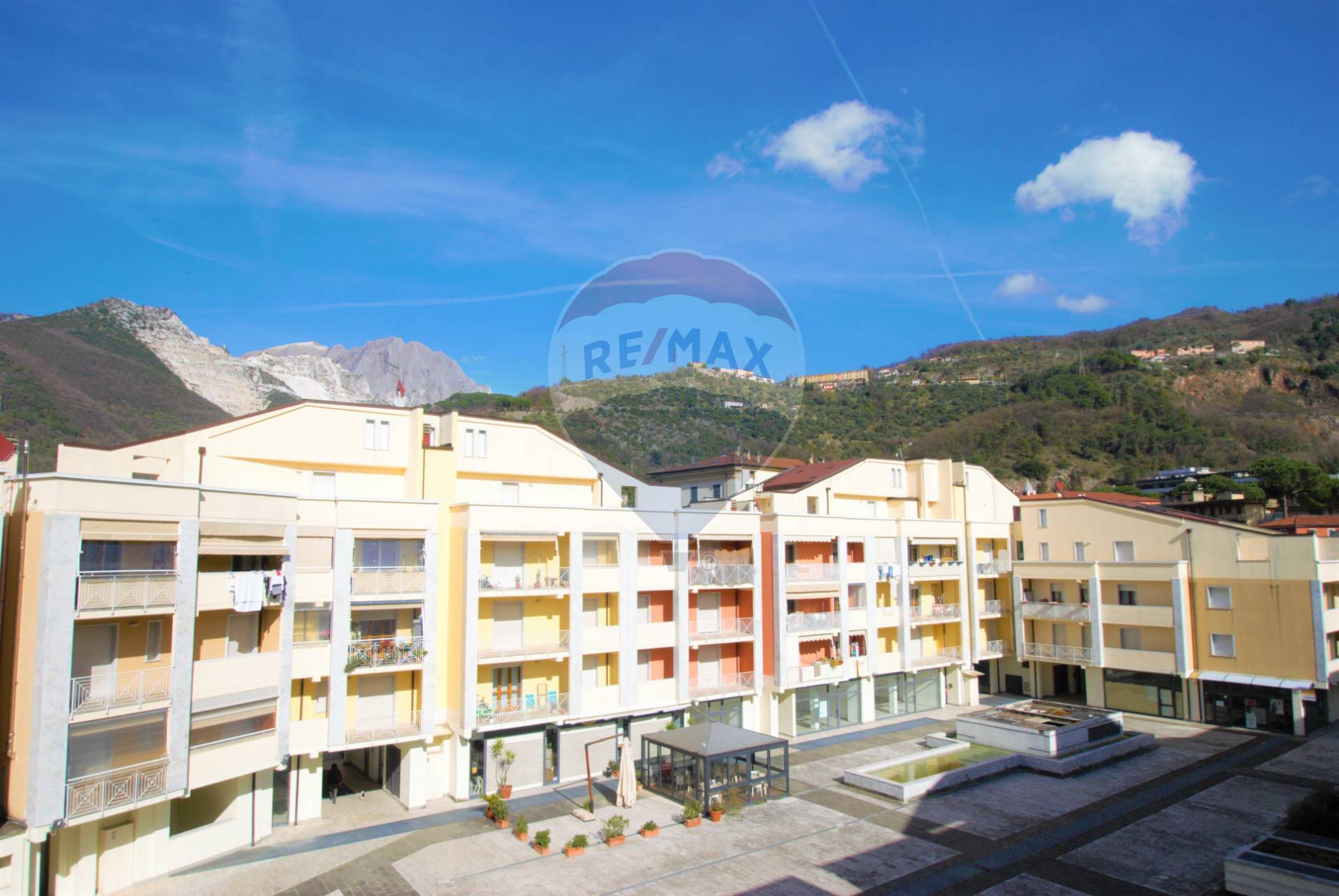  carrara vendita quart:  re/max quality house