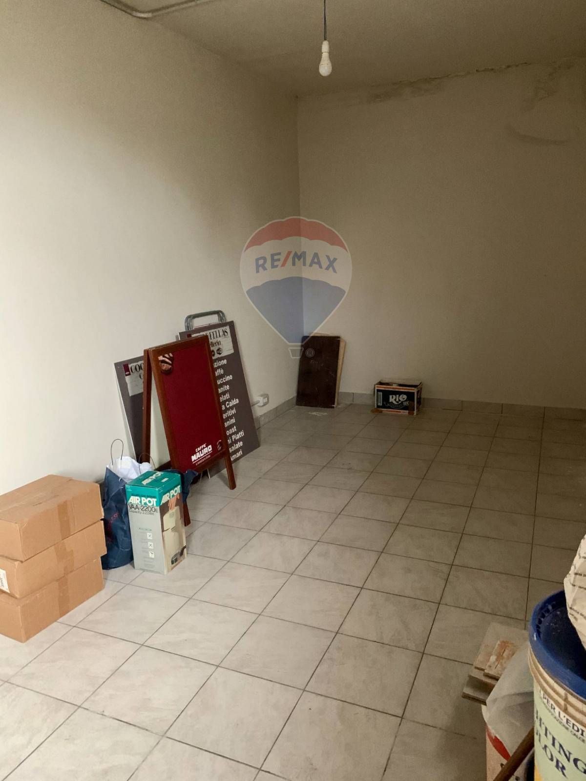  catania affitto quart:  re-max-white-house