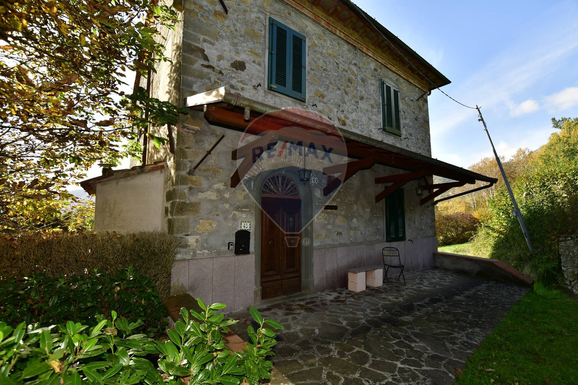 Villa Unifamiliare - Indipendente BAGNI DI LUCCA vendita  San Cassiano di Cotroni  RE/MAX Domus Consulting