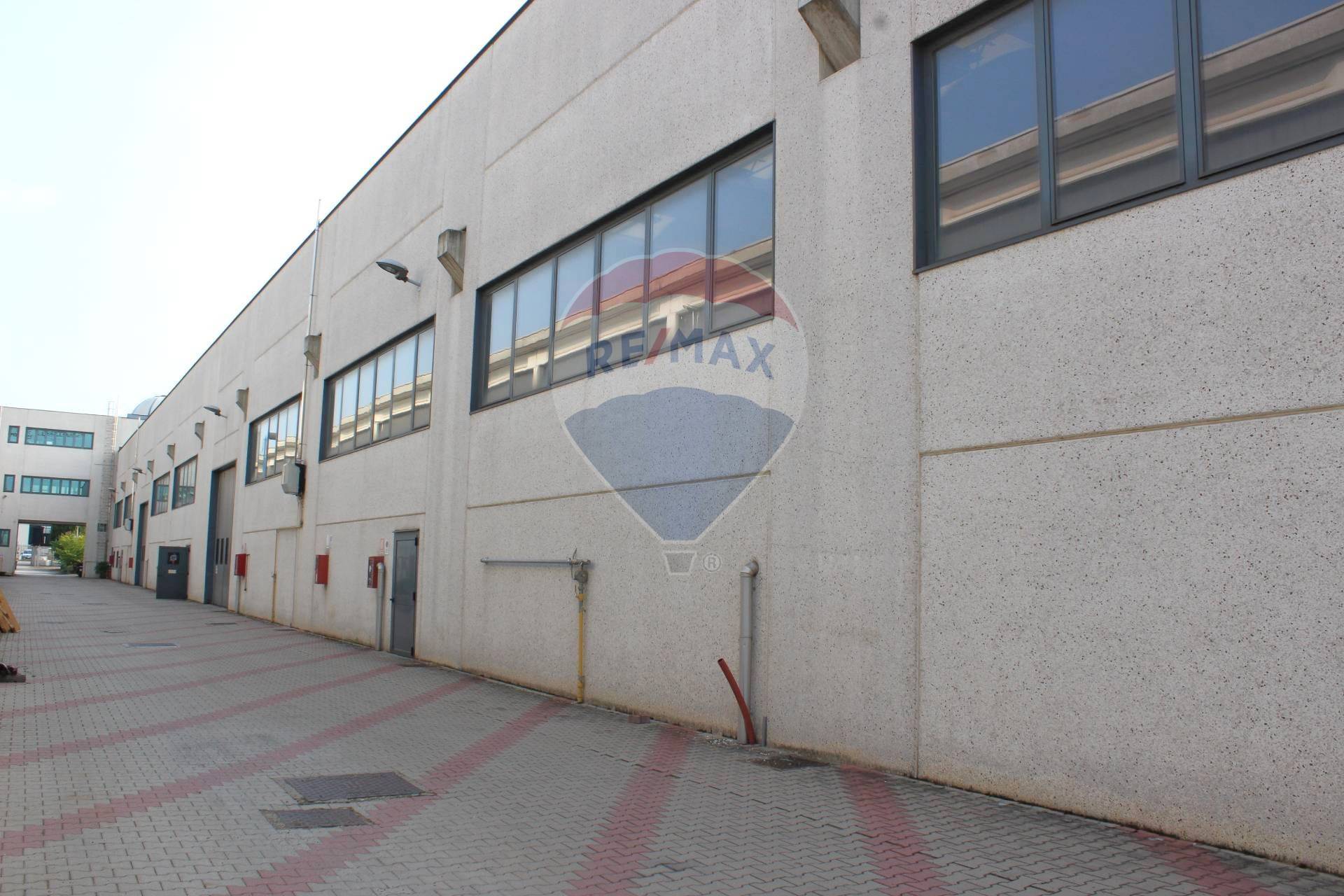 Fondo commerciale in affitto a Magnago (MI)