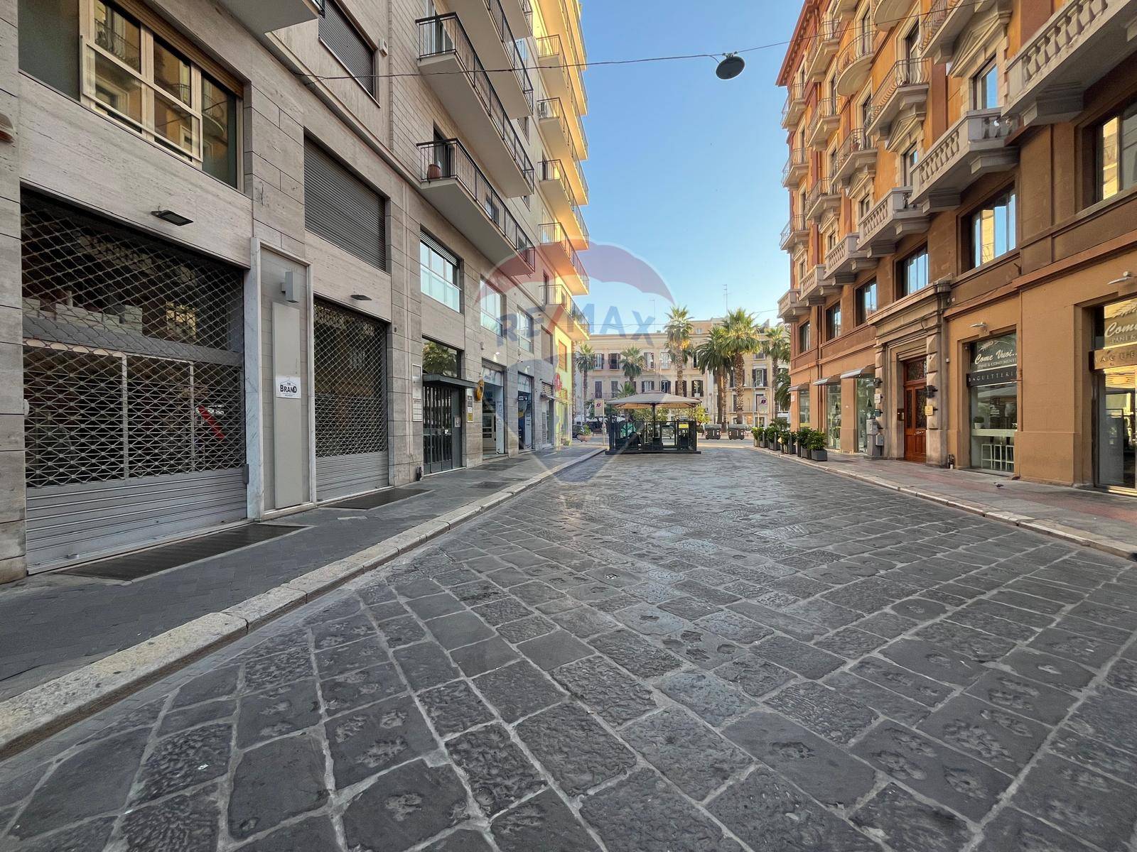 Locale Commerciale in vendita a Bari, Murat