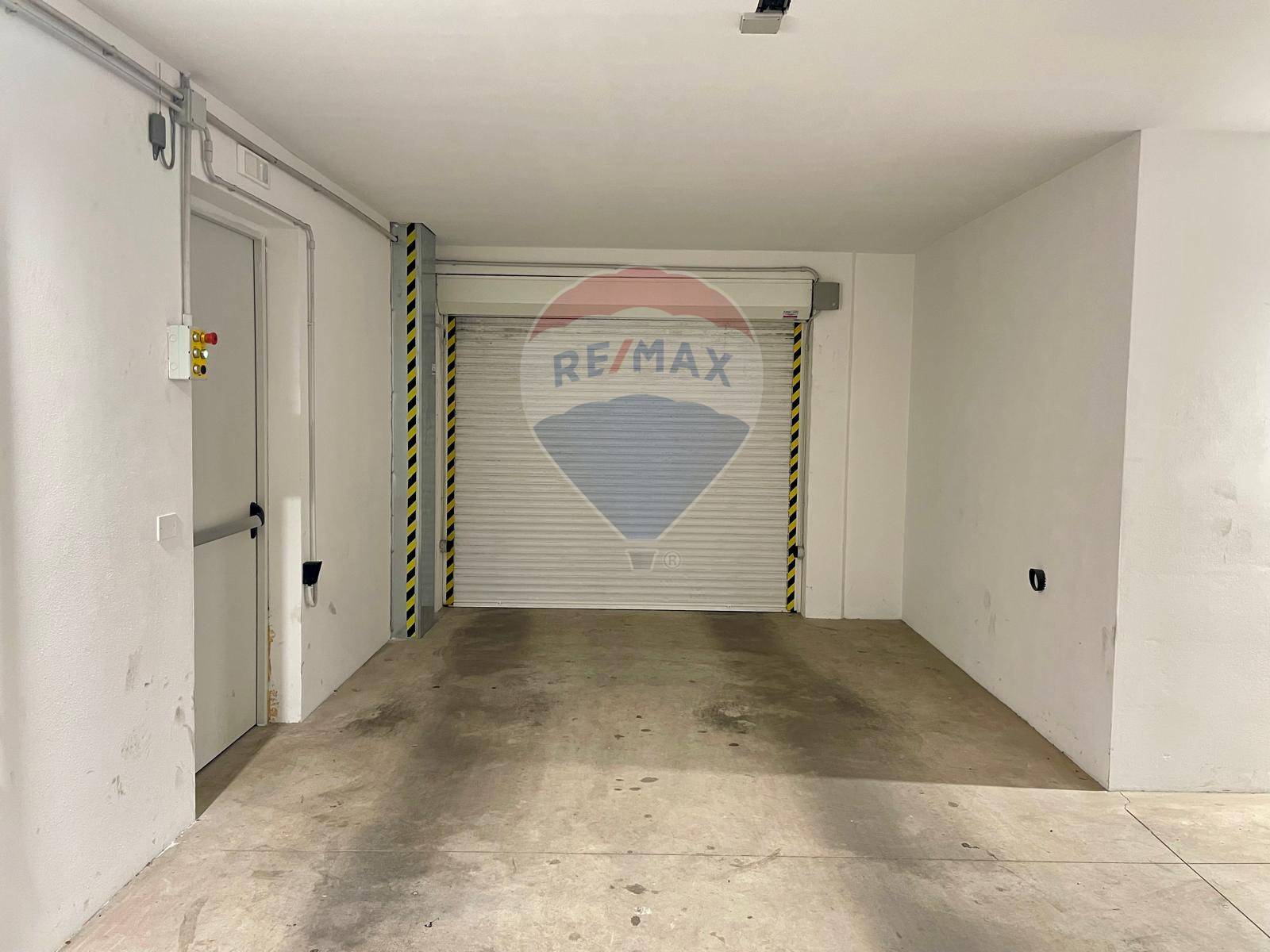 Posto Auto in vendita a Bari, Picone