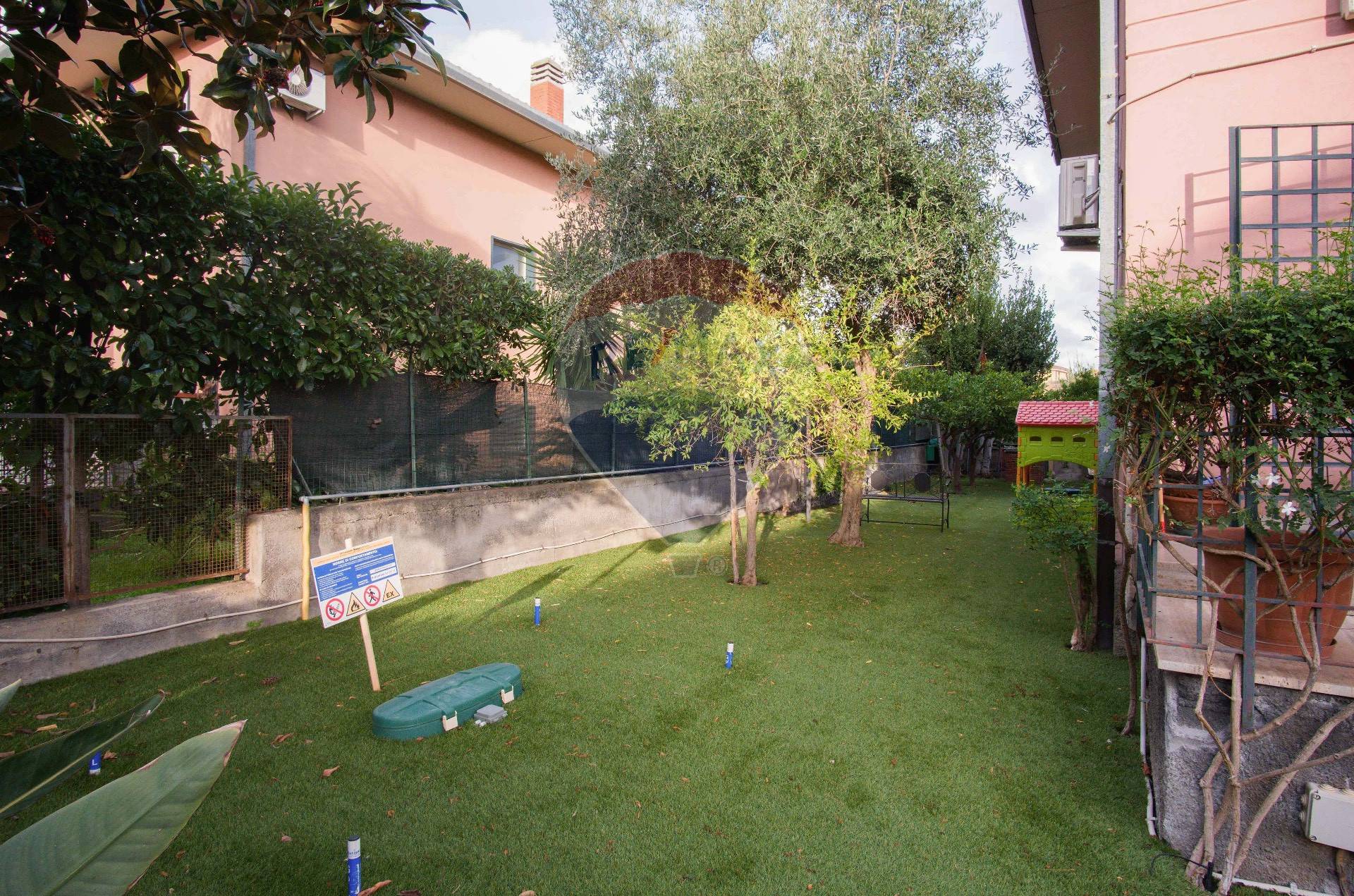 Villetta a schiera in Vendita a San Giovanni la Punta, 315'000€, 308 m²