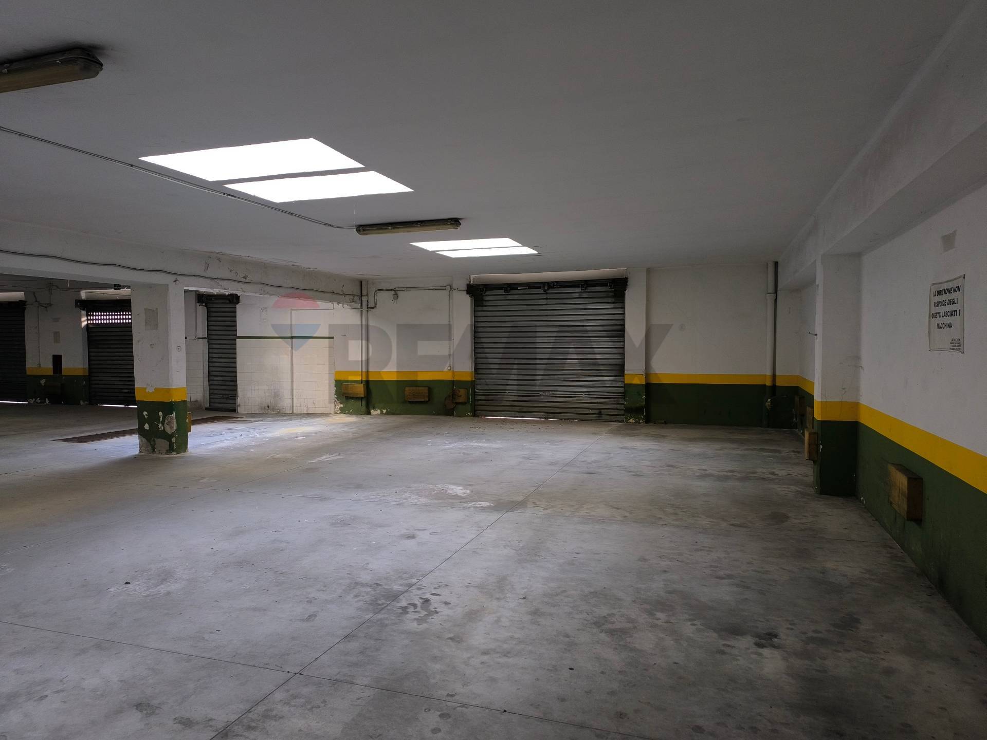 Locale Commerciale in vendita a Bari, Madonnella