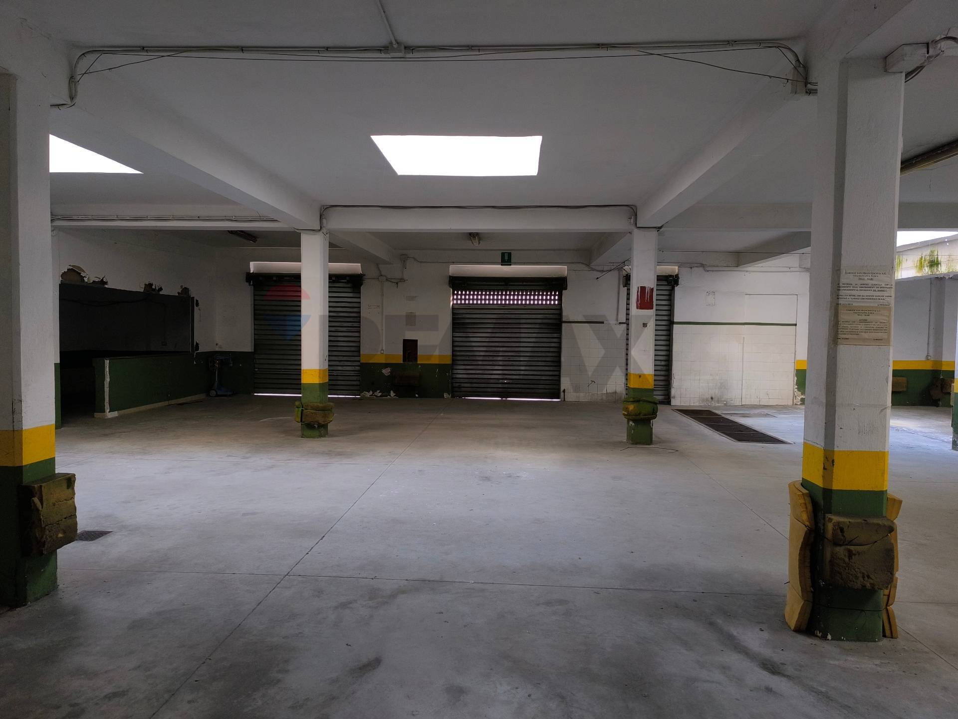 Locale Commerciale in vendita a Bari, Madonnella