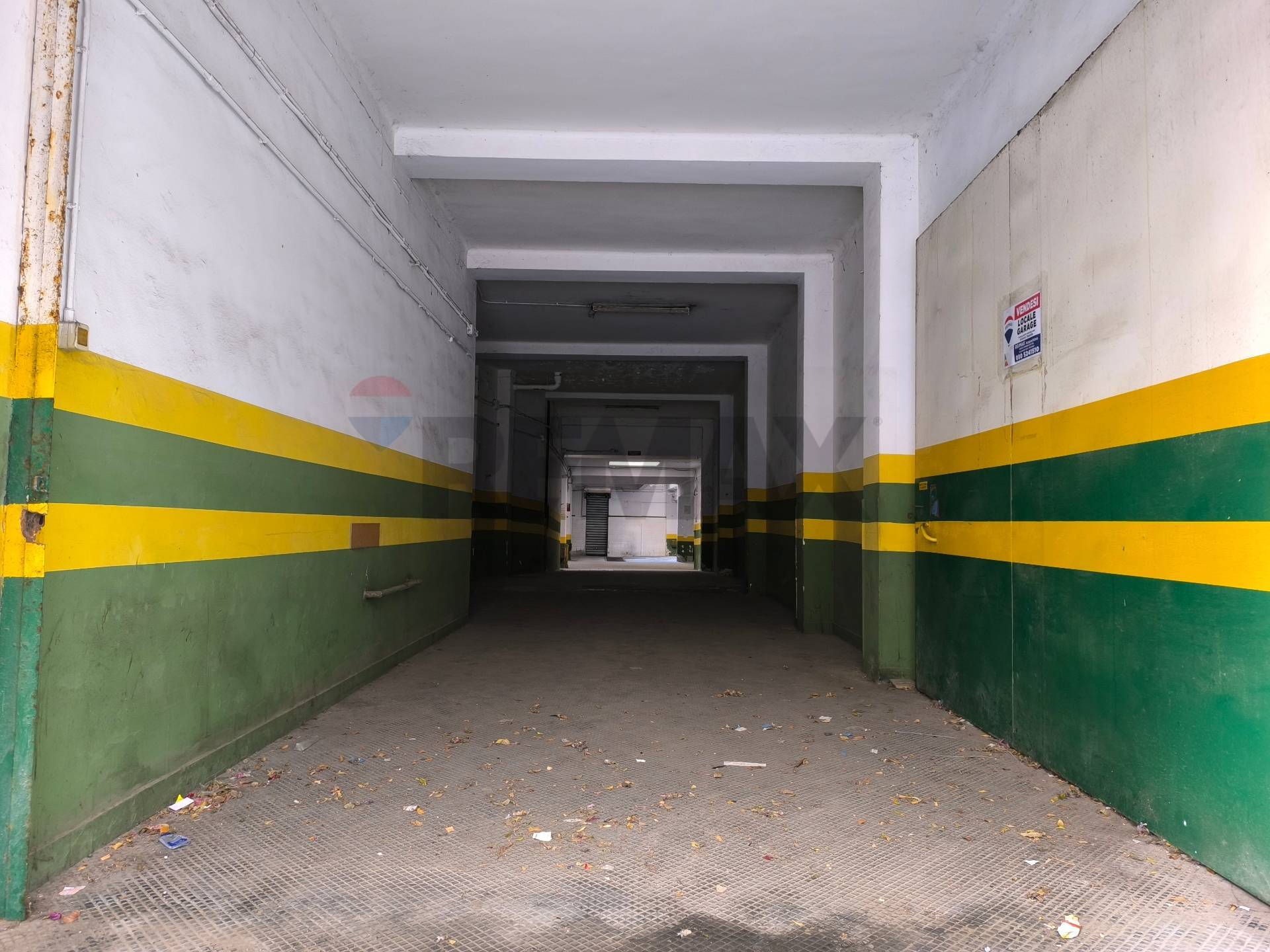 Locale Commerciale in vendita a Bari, Madonnella