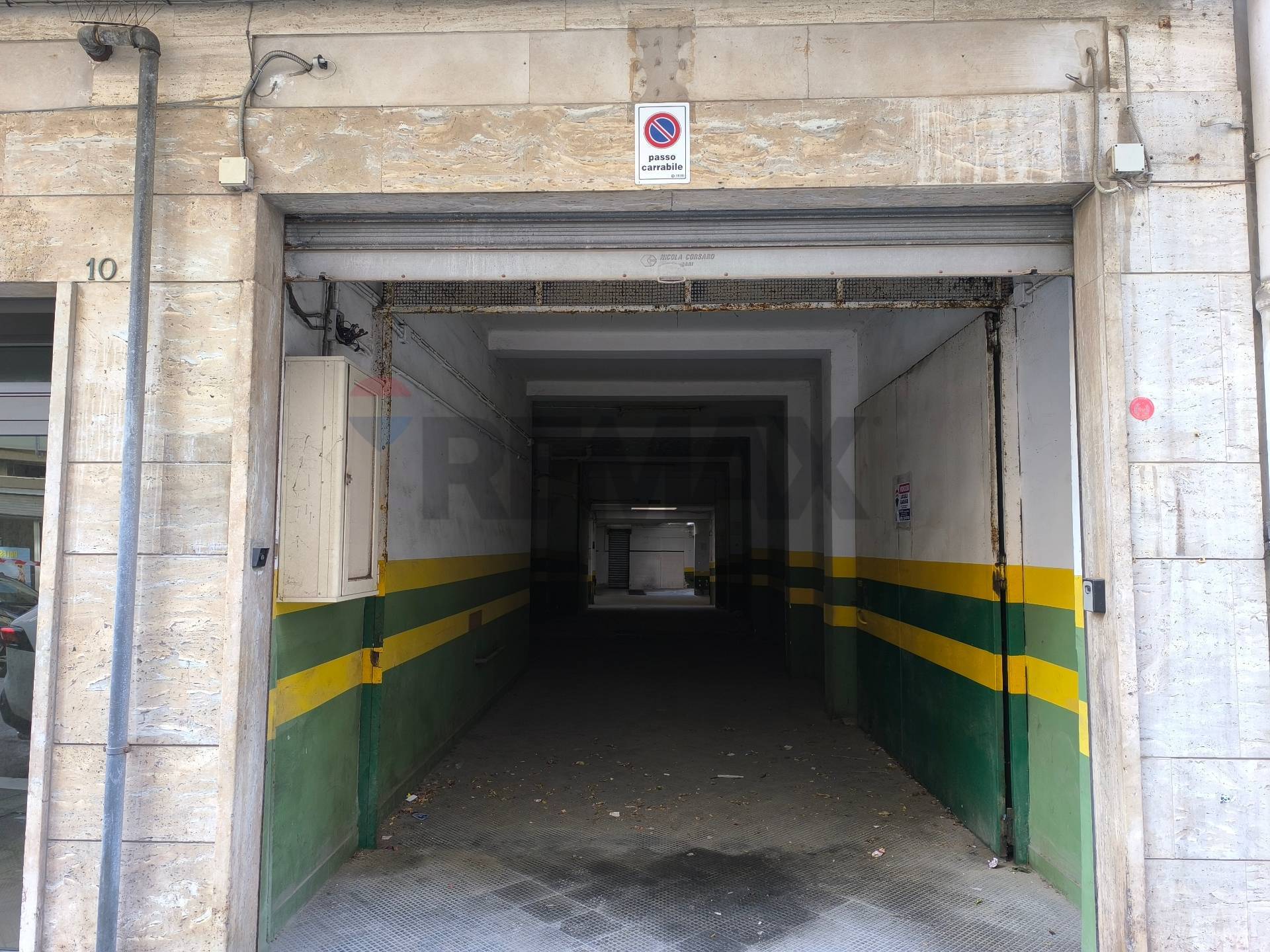 Locale Commerciale in vendita a Bari, Madonnella