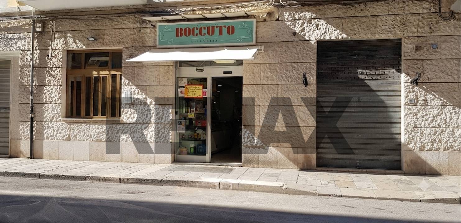 Locale Commerciale in vendita a Bari, Carrassi