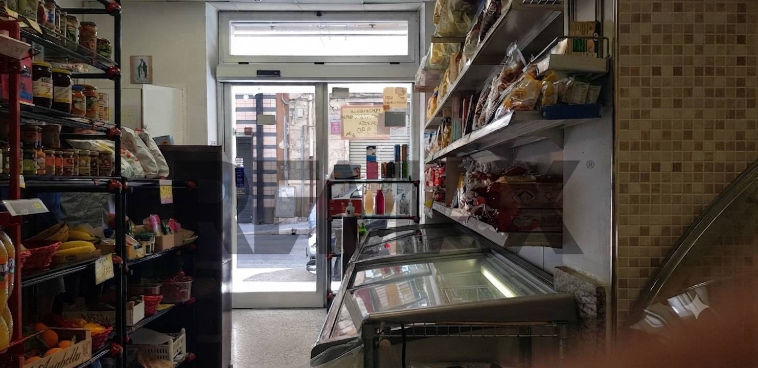 Locale Commerciale in vendita a Bari, Carrassi
