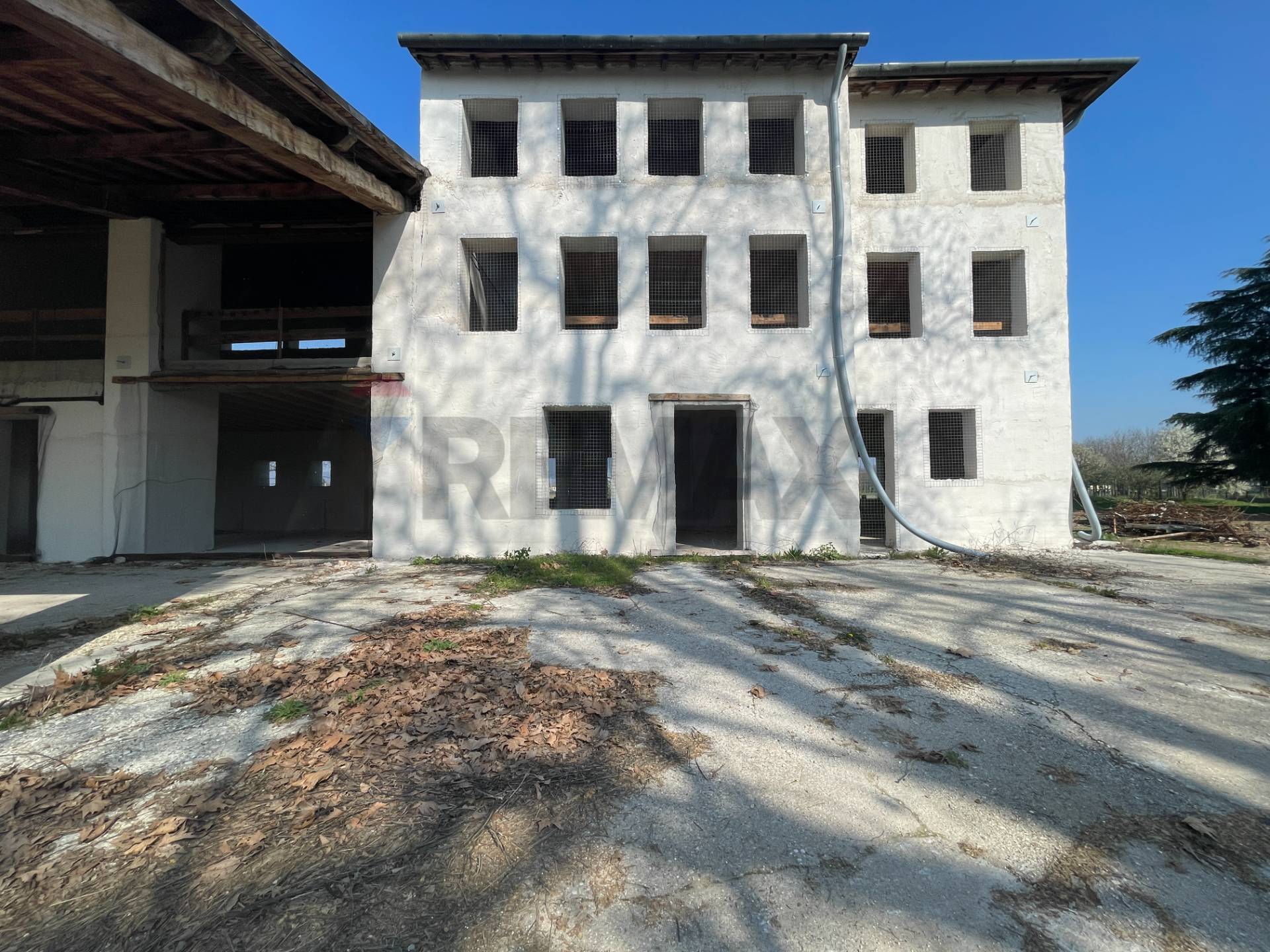 Rustico/Casale in vendita a Romano d'Ezzel... - foto 9