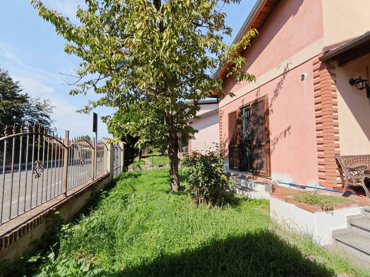 Villa o villino Vellezzo Bellini