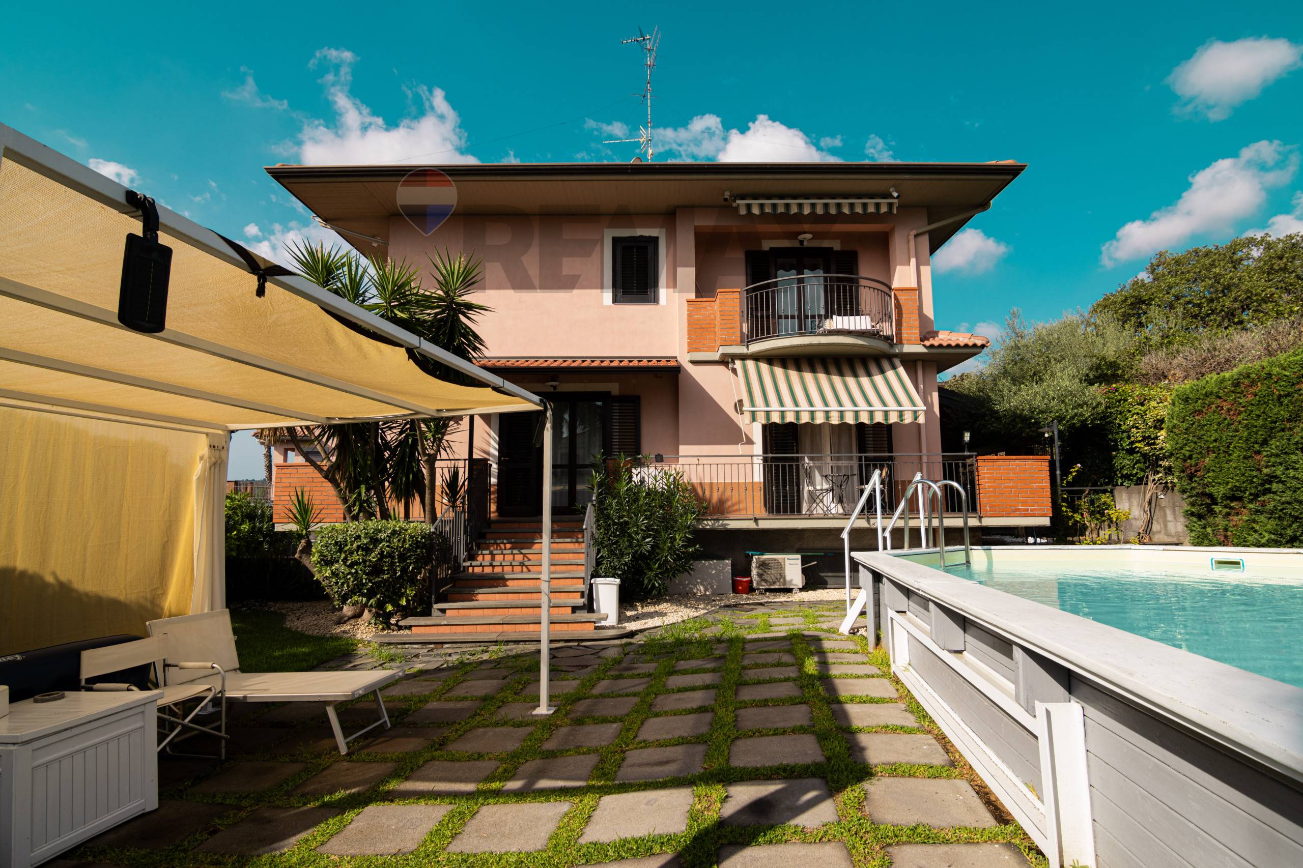 Villa a Aci Sant'Antonio