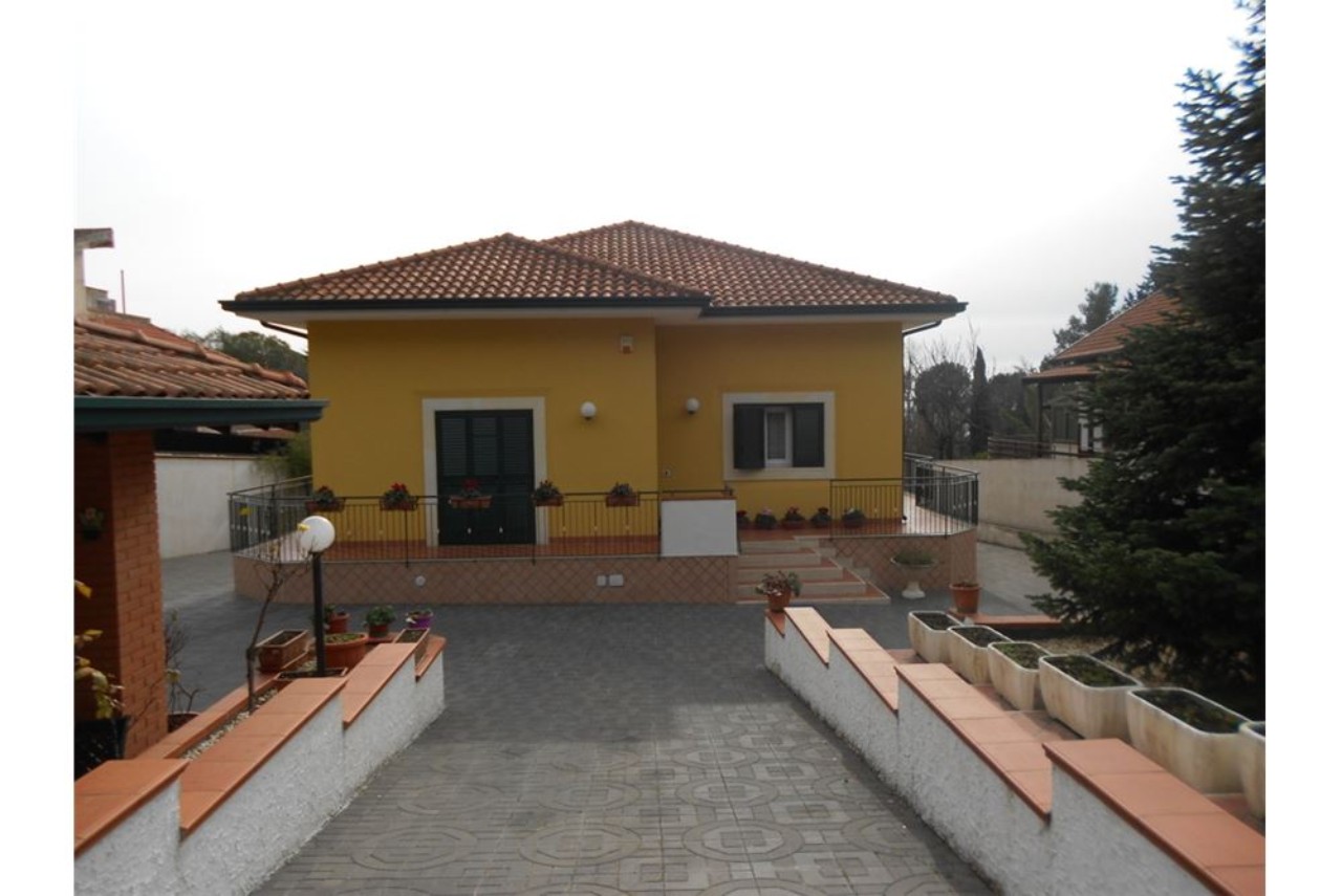 Villa PEDARA vendita    RE/MAX CasAffare