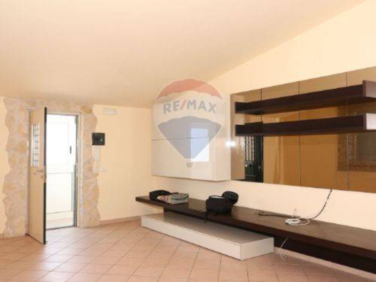  san-pietro-clarenza vendita quart:  re-max-casaffare