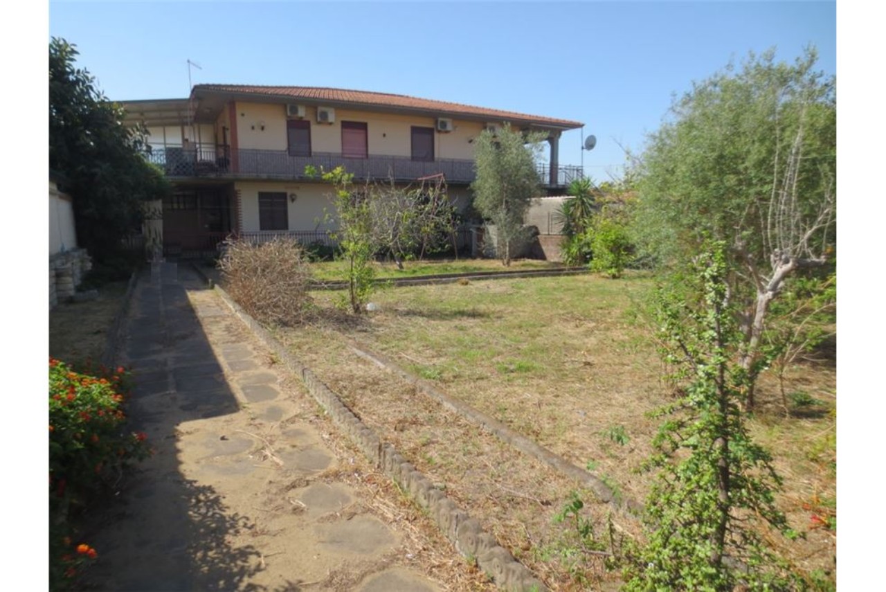 Villa Bifamiliare CARLENTINI vendita    RE/MAX CasAffare