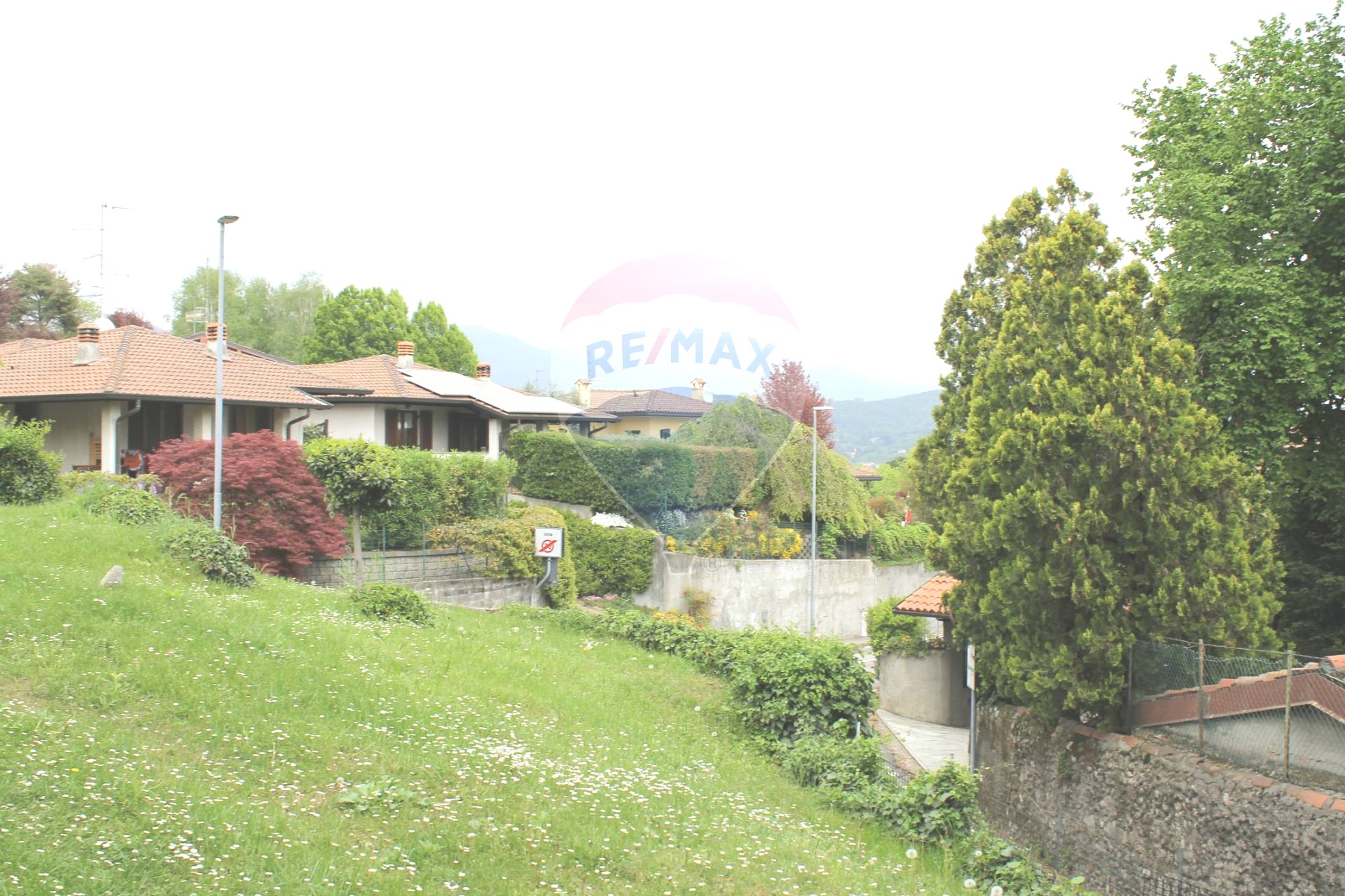 Rustico - Cascina CASNATE CON BERNATE vendita    RE/MAX Essenza