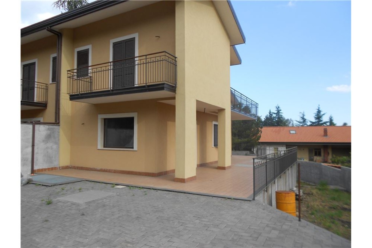 Villa Bifamiliare PEDARA vendita    RE/MAX CasAffare