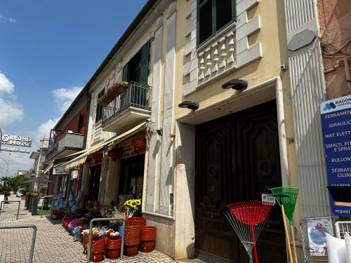 Locale Commerciale in Vendita