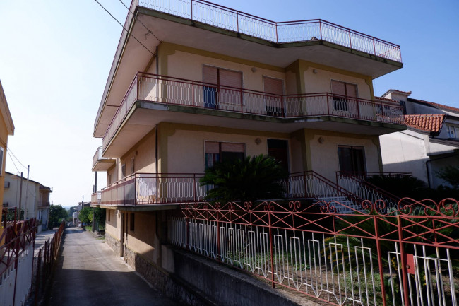 Casa Indipendente in Vendita