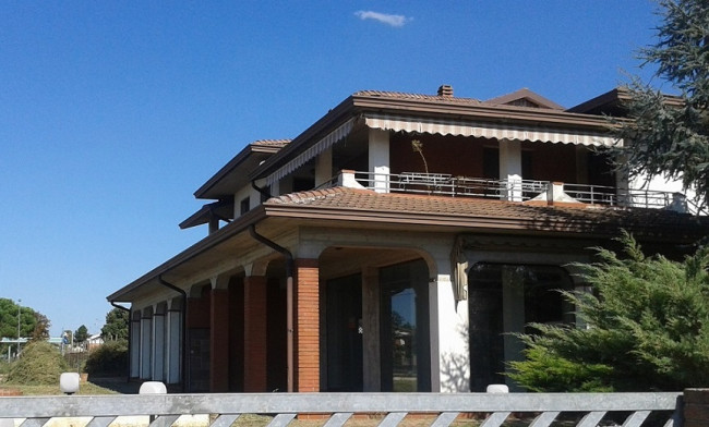 Casa Indipendente in Vendita