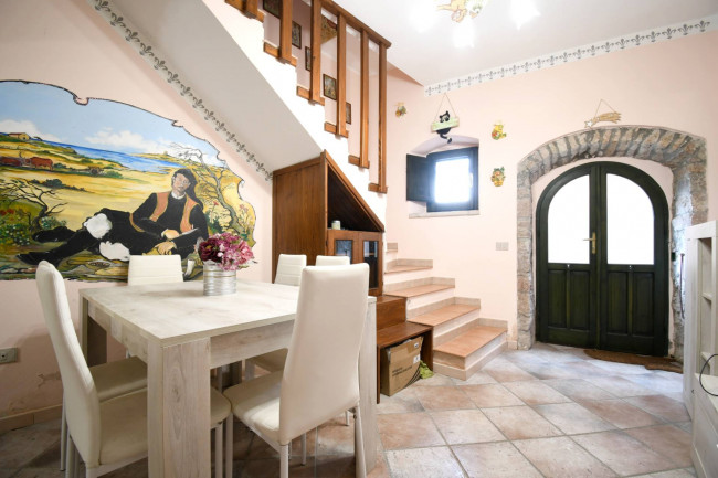 Casa Indipendente in Vendita