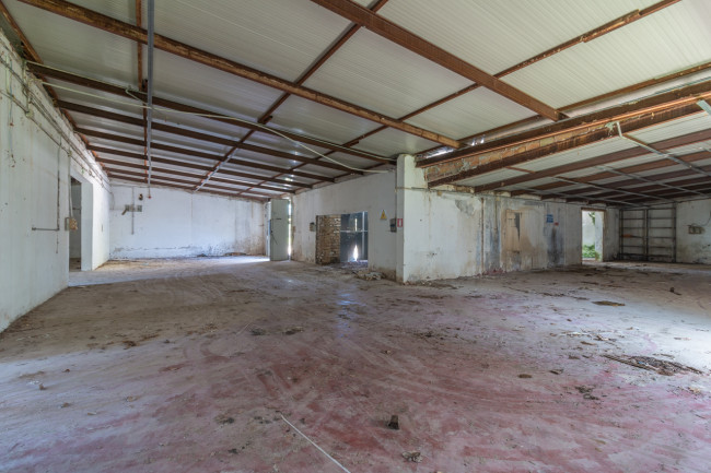 Capannone Industriale in Vendita