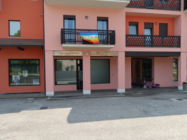 Locale Commerciale in affitto