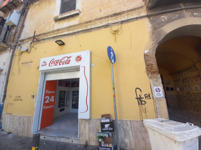 Locale Commerciale in Vendita