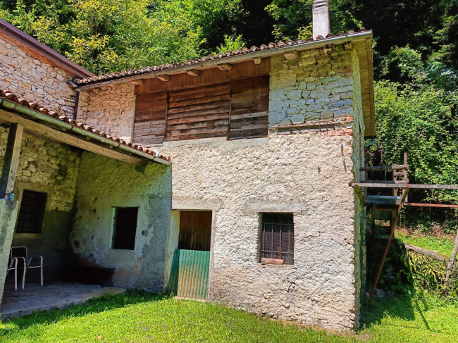 Magazzino in vendita