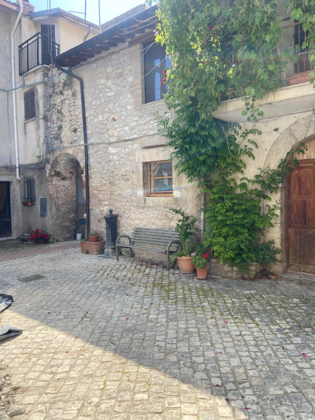 Casa Indipendente in Vendita