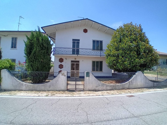 Casa Indipendente in Vendita