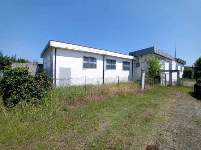 Magazzino in Vendita