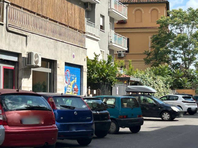 Magazzino in Vendita