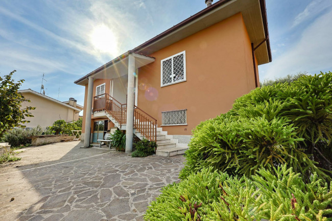 Casa Indipendente in Vendita