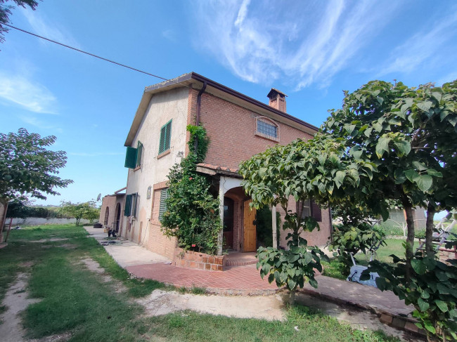 Casa Indipendente in Vendita