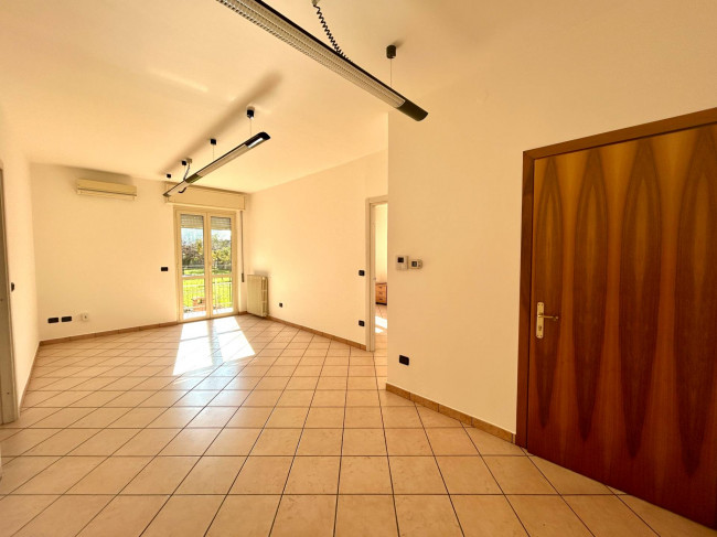 Locale Commerciale in affitto