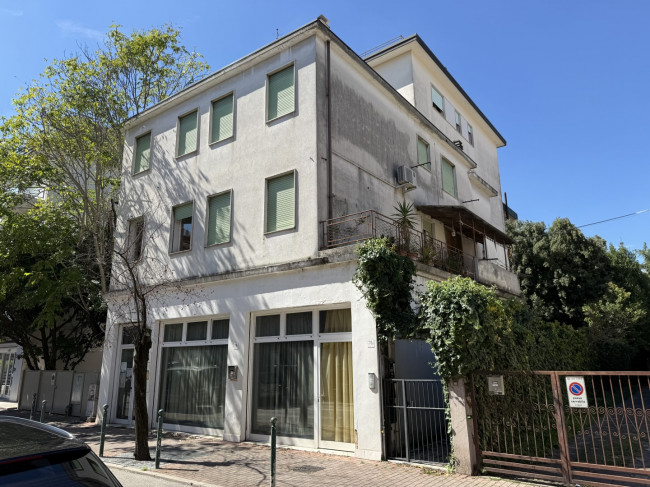 Locale Commerciale in vendita